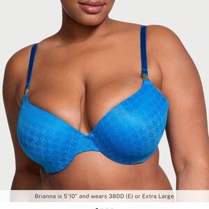 Victoria’s Secret NWT Icon Push Up Demo Bra is 38 DD
Color is Shocking Blue